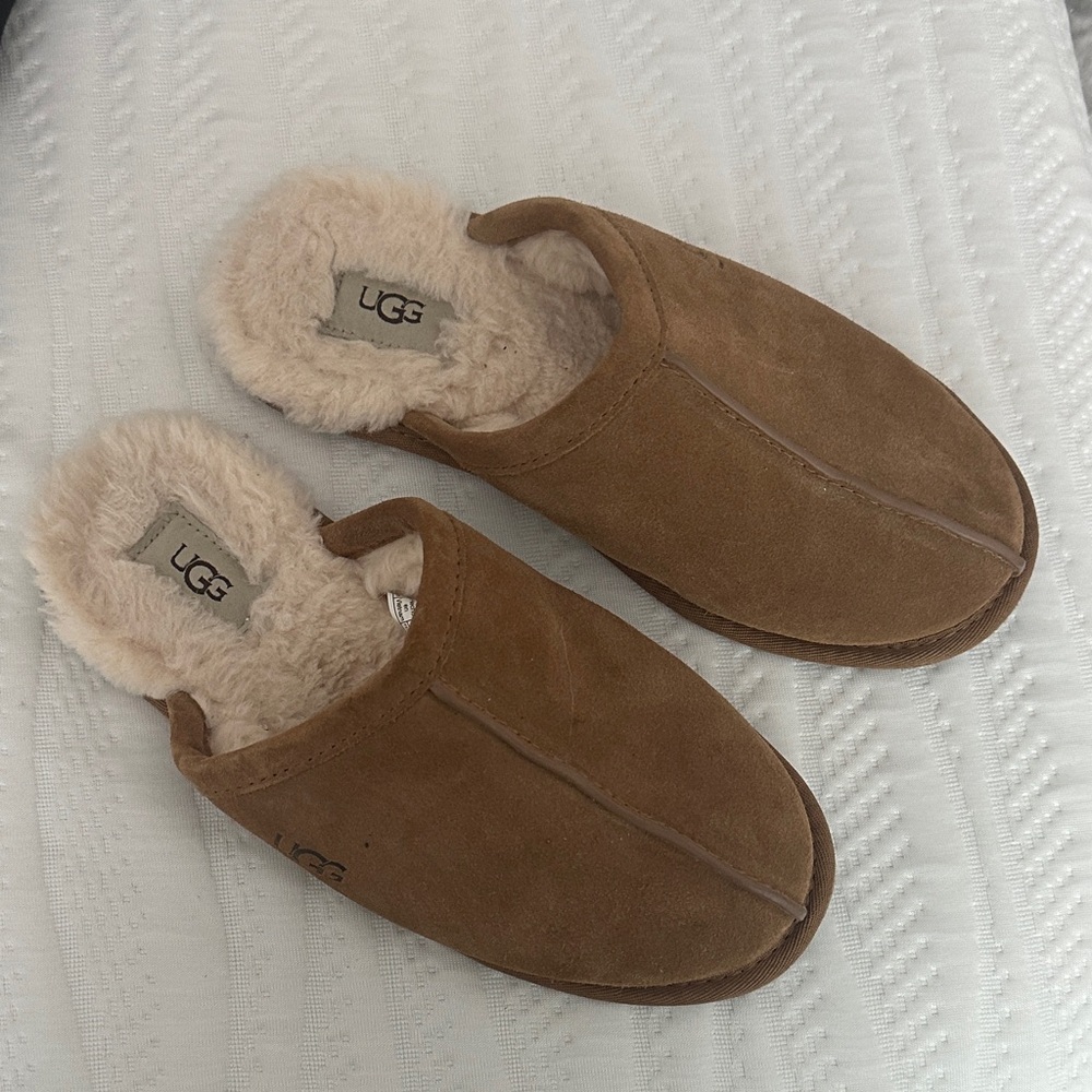 UGG PLUSH Tan Suede Slip-On Slippers